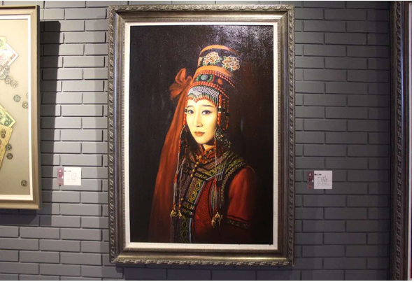 藝術設計系214名畢業生的近300幅（組）藝術作品亮相鴻德學院藝術展廳