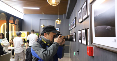鴻德攝影專業在樊登書店舉辦“now|定格瞬間”攝影展，歡迎大家參觀指導！